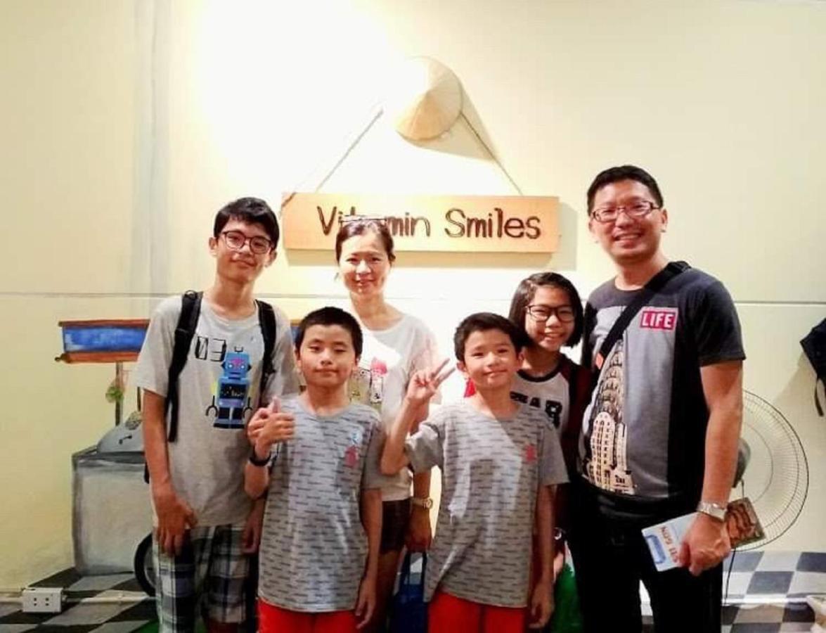 The Art - Vitamin Smiles Hostel Ho-Chi-Minh-Stadt Exterior foto